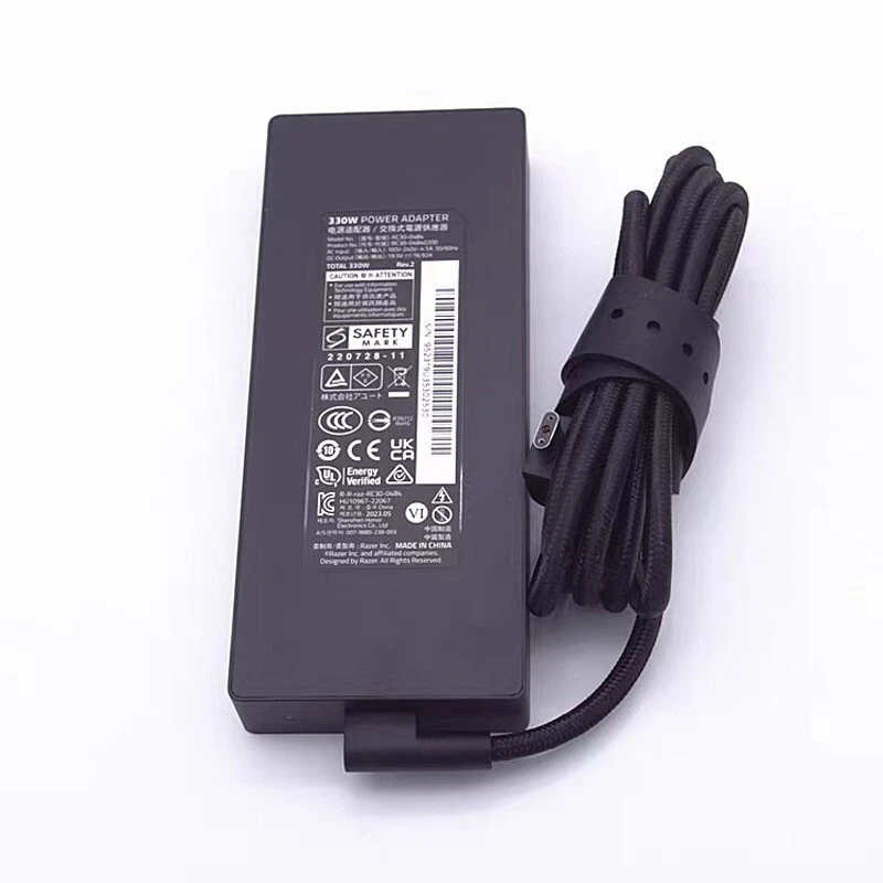Зарядно Razer 330W правоъгълна букса